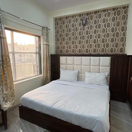 Hotel Snow White Budget Family Rooms - In House Parking - 5G Wifi- Gyser Facility Tājganj Εξωτερικό φωτογραφία